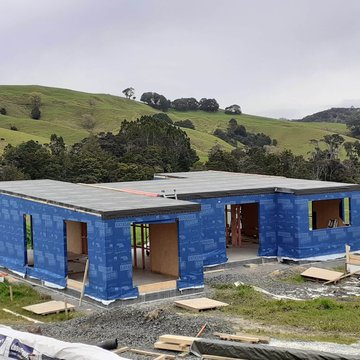 Mahurangi West Villa - The roof of the house fully covered with Solitex Mento® 3000 wrap
