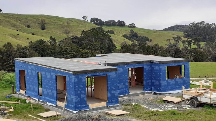 Mahurangi West Villa - The roof of the house fully covered with Solitex Mento<sup>®</sup> 3000 wrap