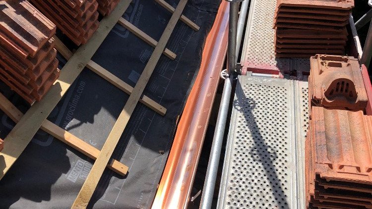 “Forever” Roof - Installation of a vertical counter batten and a tile batten or roofing purlin over top of the SOLITEX MENTO<sup>®</sup> 3000 roof underlay.