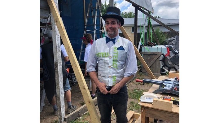 The Annual Tiny House Workshop - Man with a vest made of INTELLO <sup>®</sup>