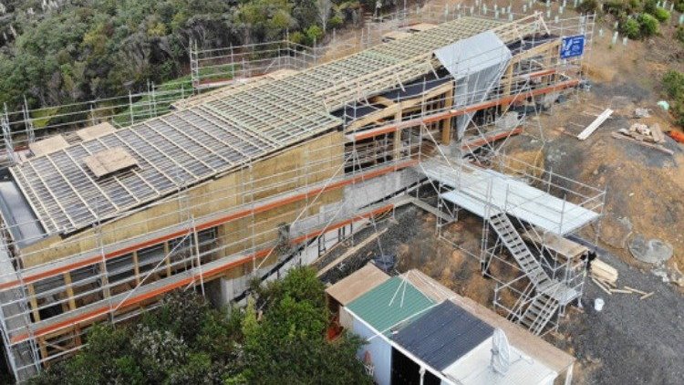Kuaotunu house scaffolding with SOLITEX MENTO<sup>®</sup> 3000 High-Performance Underlay for Monopitch Roof