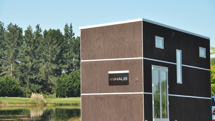 miHAUS -  Side image of the project on the beach