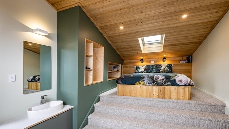 Mount Ruapehu House - Bedroom level connected with bathroom
