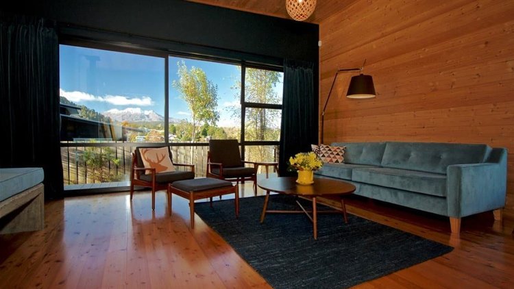 Kowhai Cabin  - Livingroom