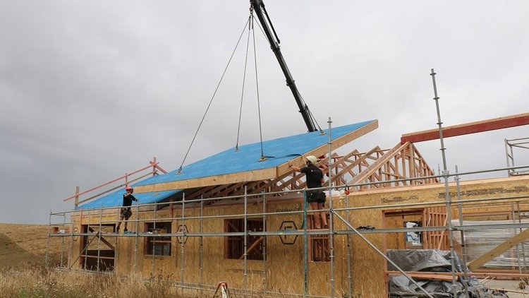 Raglan House - Installation of the roof with SOLITEX EXTASANA<sup>®</sup> ADHERO