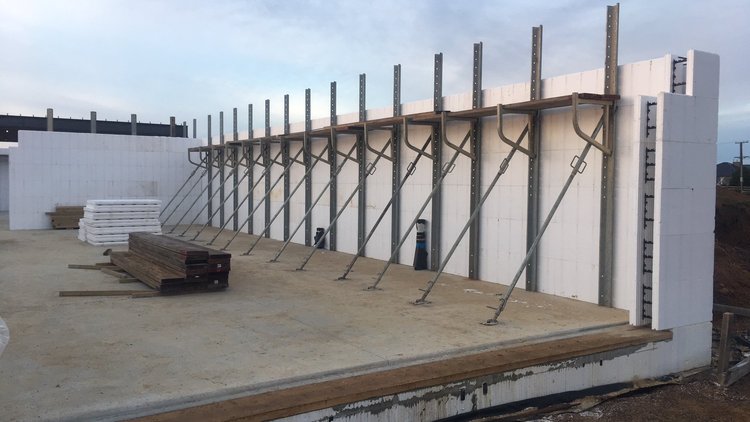Tauranga House - Vertical Wall with a Truss System