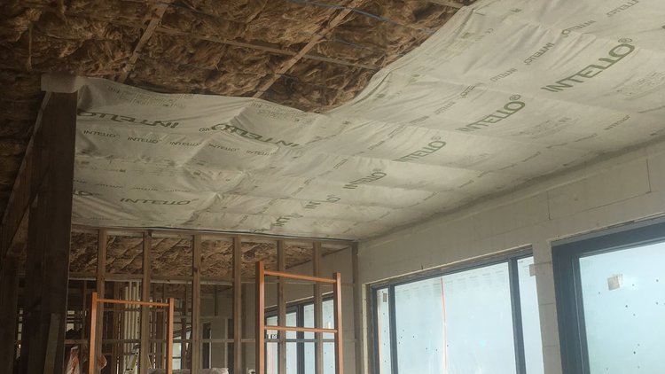 Tauranga House - Installation of  INTELLO<sup>®</sup> PLUS Intelligent Air Barrier in the Ceiling
